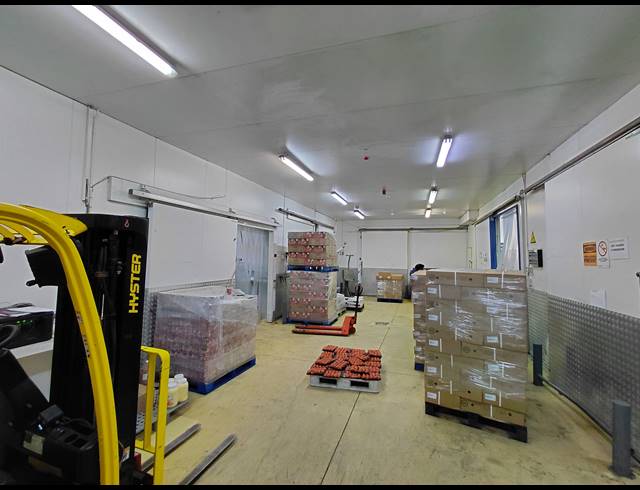 1,856M² WAREHOUSE FOR SALE IN CLAYVILLE